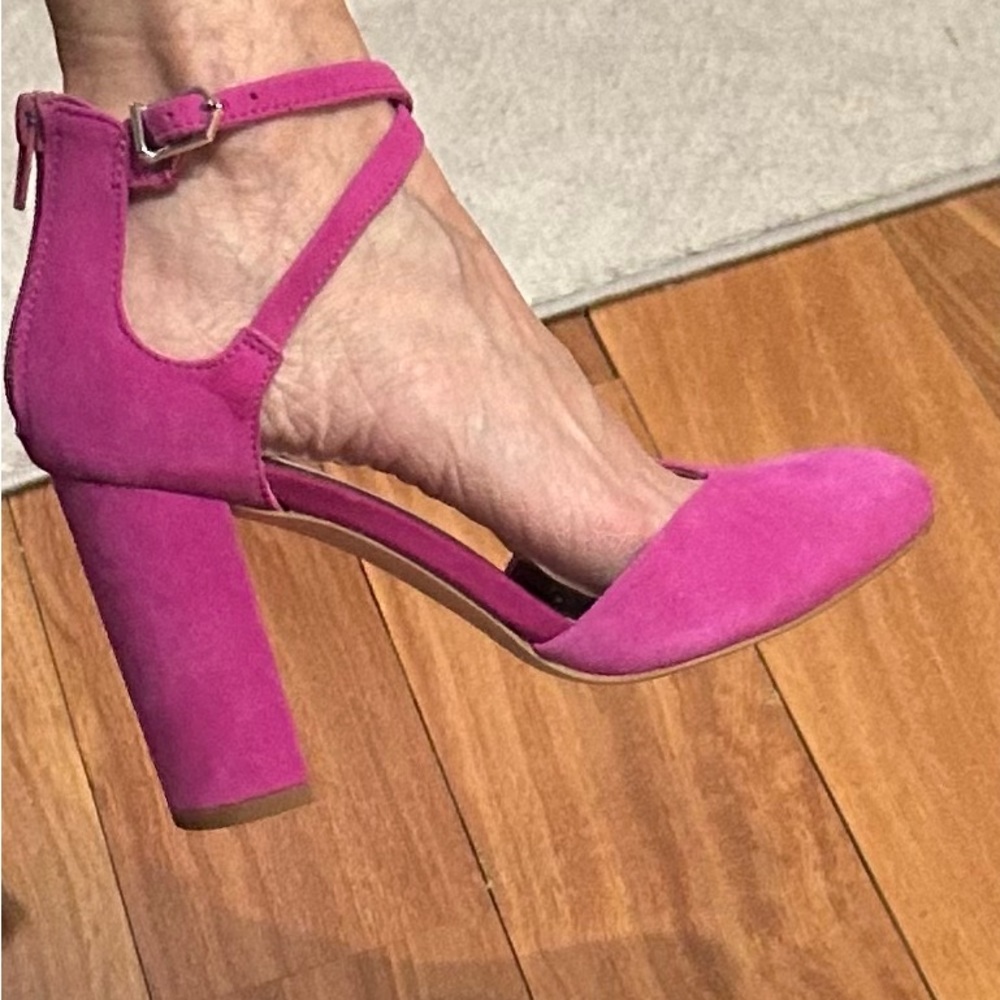 New strappy pumps size 7.5 with chunk heel. Barbie pink